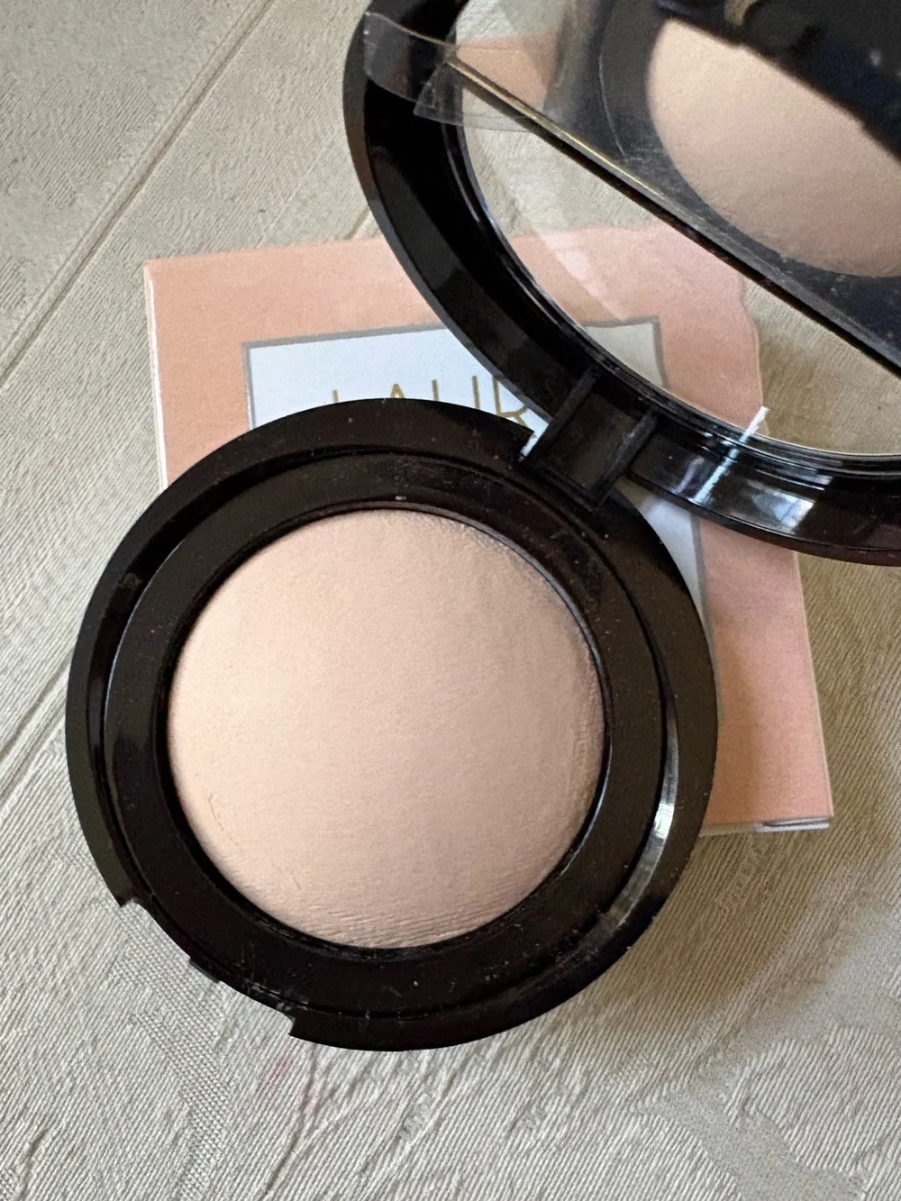 Laura Geller Baked Blurring + Setting Powder in Porcelain to Fair BNIB